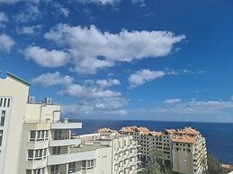 Seaside Escape - 3 Bedroom Apartment Sleeps 6