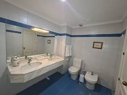 Seaside Escape - 3 Bedroom Apartment Sleeps 6
