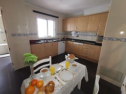 Seaside Escape - 3 Bedroom Apartment Sleeps 6