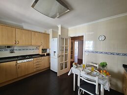 Seaside Escape - 3 Bedroom Apartment Sleeps 6