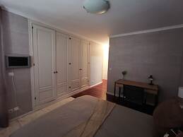 Seaside Escape - 3 Bedroom Apartment Sleeps 6