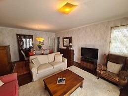 Seaside Escape - 3 Bedroom Apartment Sleeps 6