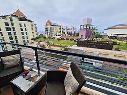 Seaside Escape - 3 Bedroom Apartment Sleeps 6