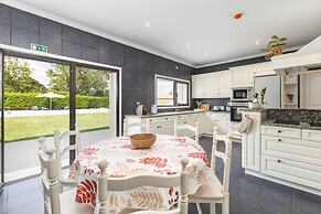 6-bed House - Sleeps 12 - Pool, Bbq, Pool Table
