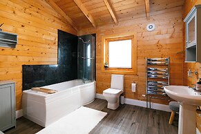 Sleeps6- Hot Tub- Pet Friendly- Log Burner