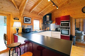 Sleeps6- Hot Tub- Pet Friendly- Log Burner