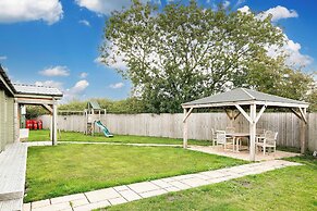 Sleeps6- Hot Tub- Pet Friendly- Log Burner