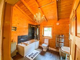 Sleeps6- Hot Tub- Pet Friendly- Log Burner