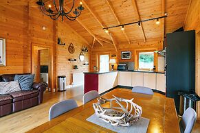 Sleeps6- Hot Tub- Pet Friendly- Log Burner