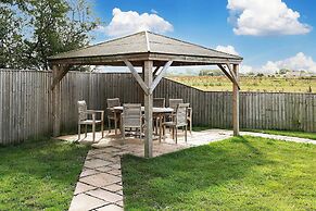 Sleeps6- Hot Tub- Pet Friendly- Log Burner