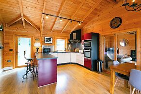 Sleeps6- Hot Tub- Pet Friendly- Log Burner