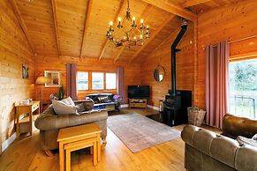 Sleeps6- Hot Tub- Pet Friendly- Log Burner