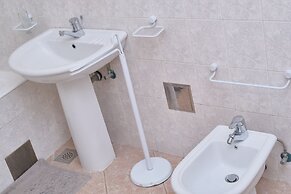 Bacci Central 2-Bedroom Apartment by Litto