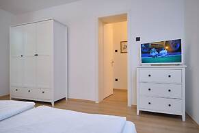 Bacci Central 2-Bedroom Apartment by Litto
