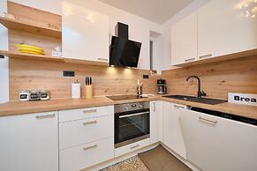 Bacci Central 2-Bedroom Apartment by Litto