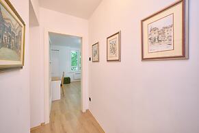 Bacci Central 2-Bedroom Apartment by Litto