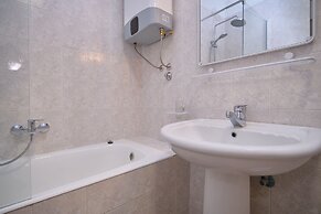 Bacci Central 2-Bedroom Apartment by Litto