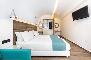 Deluxe Suites Santorini