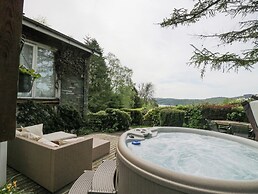 Lake Lodge