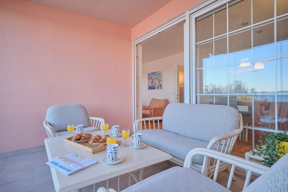 Holiday Seaview Apartment by Litto