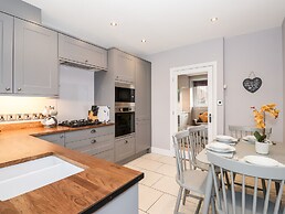 Lakestone Cottage