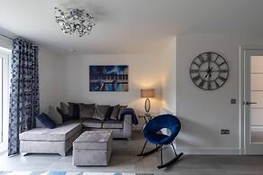 Spacious 2 Bedroom Modern Apartment in Inverness