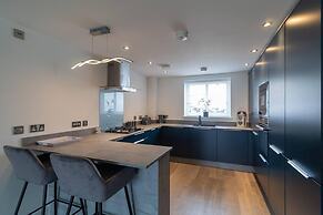 Spacious 2 Bedroom Modern Apartment in Inverness