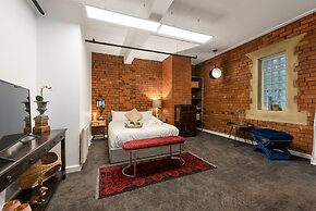 StayCentral - Heritage Warehouse Retreat