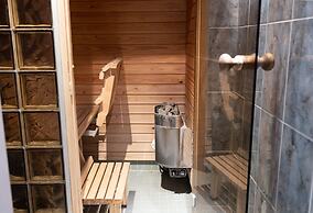 2ndhomes Cozy 2BR Home w Balcony & Sauna