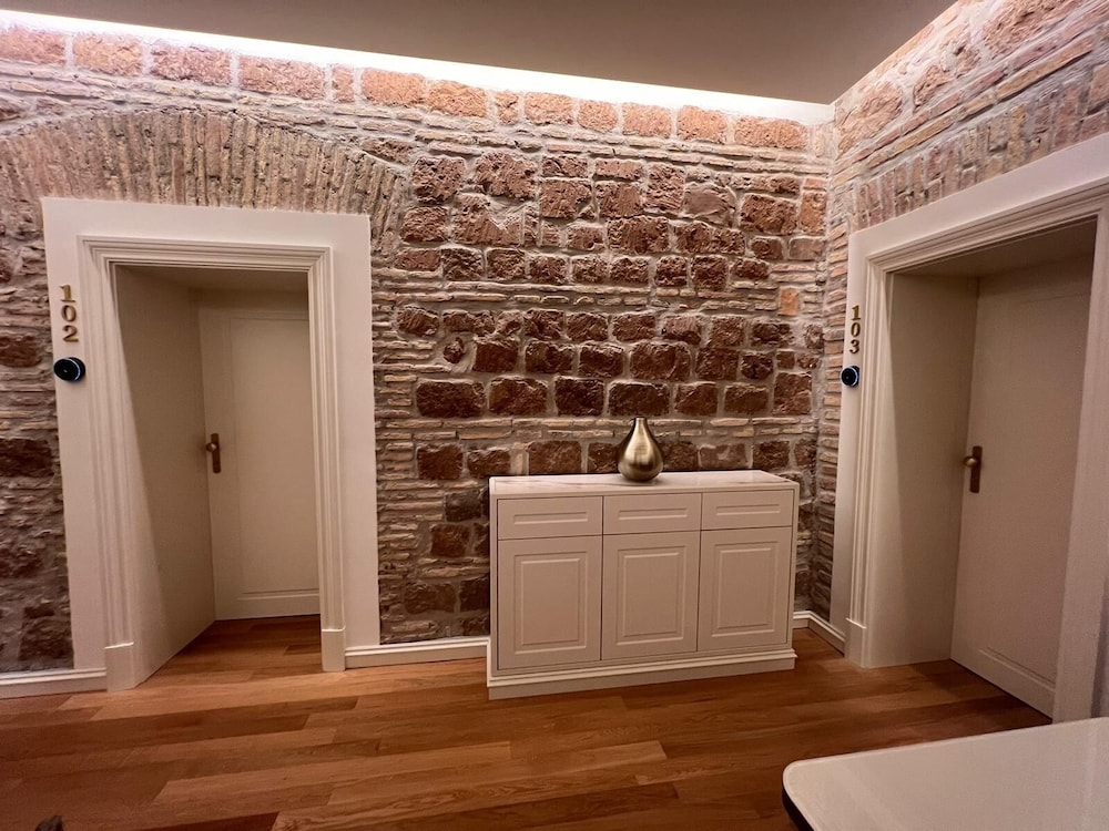 Martina Suites