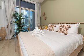 Stunning Apt Marina view with Balcony