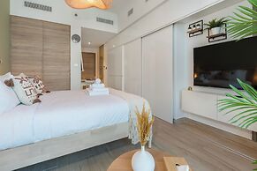 Stunning Apt Marina view with Balcony