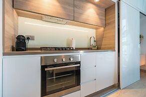 Stunning Apt Marina view with Balcony