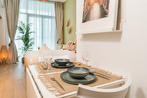 Stunning Apt Marina view with Balcony