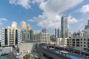 Stunning Apt Marina view with Balcony