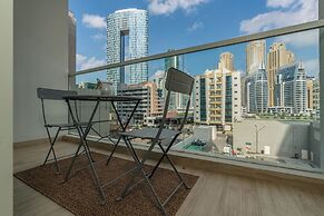 Stunning Apt Marina view with Balcony