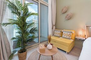 Stunning Apt Marina view with Balcony