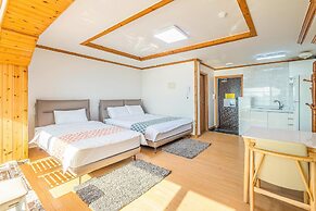 Geoje Daesan Oceanview Spa Pension