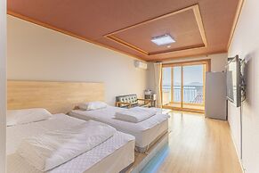 Geoje Daesan Oceanview Spa Pension