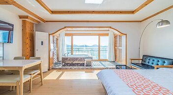Geoje Daesan Oceanview Spa Pension