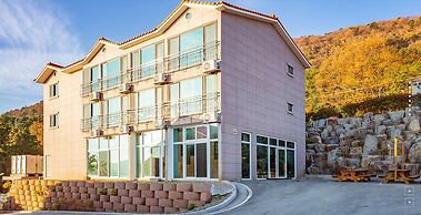 Geoje Daesan Oceanview Spa Pension