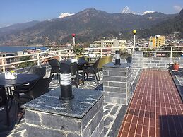 Kings Hotel Rajkuti
