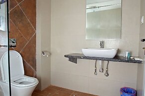 Kings Hotel Rajkuti