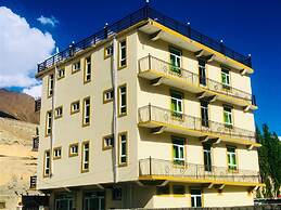 Hotel Gems Palace