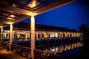 S Hotel & Resort
