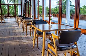 S Hotel & Resort