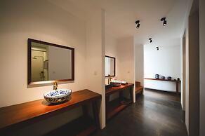 aNhill Boutique