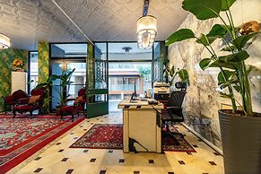 Hexa Suites Hotel