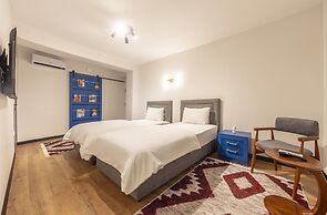 Hexa Suites Hotel