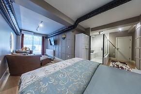Hexa Suites Hotel